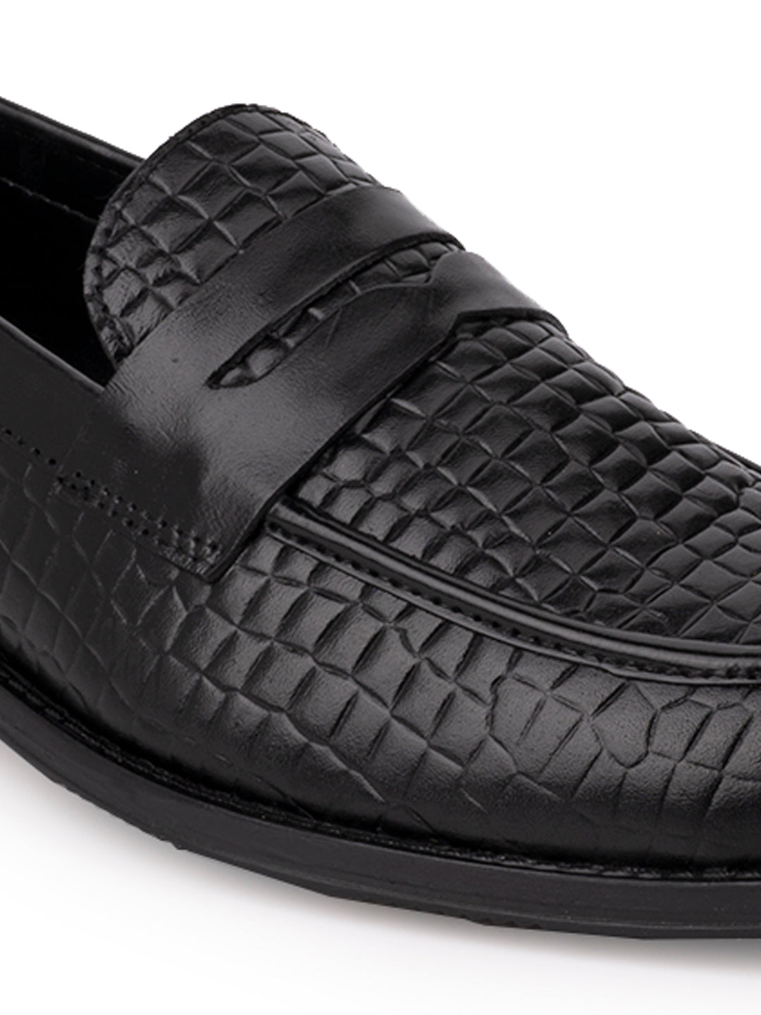 Men Black Textured Loafers