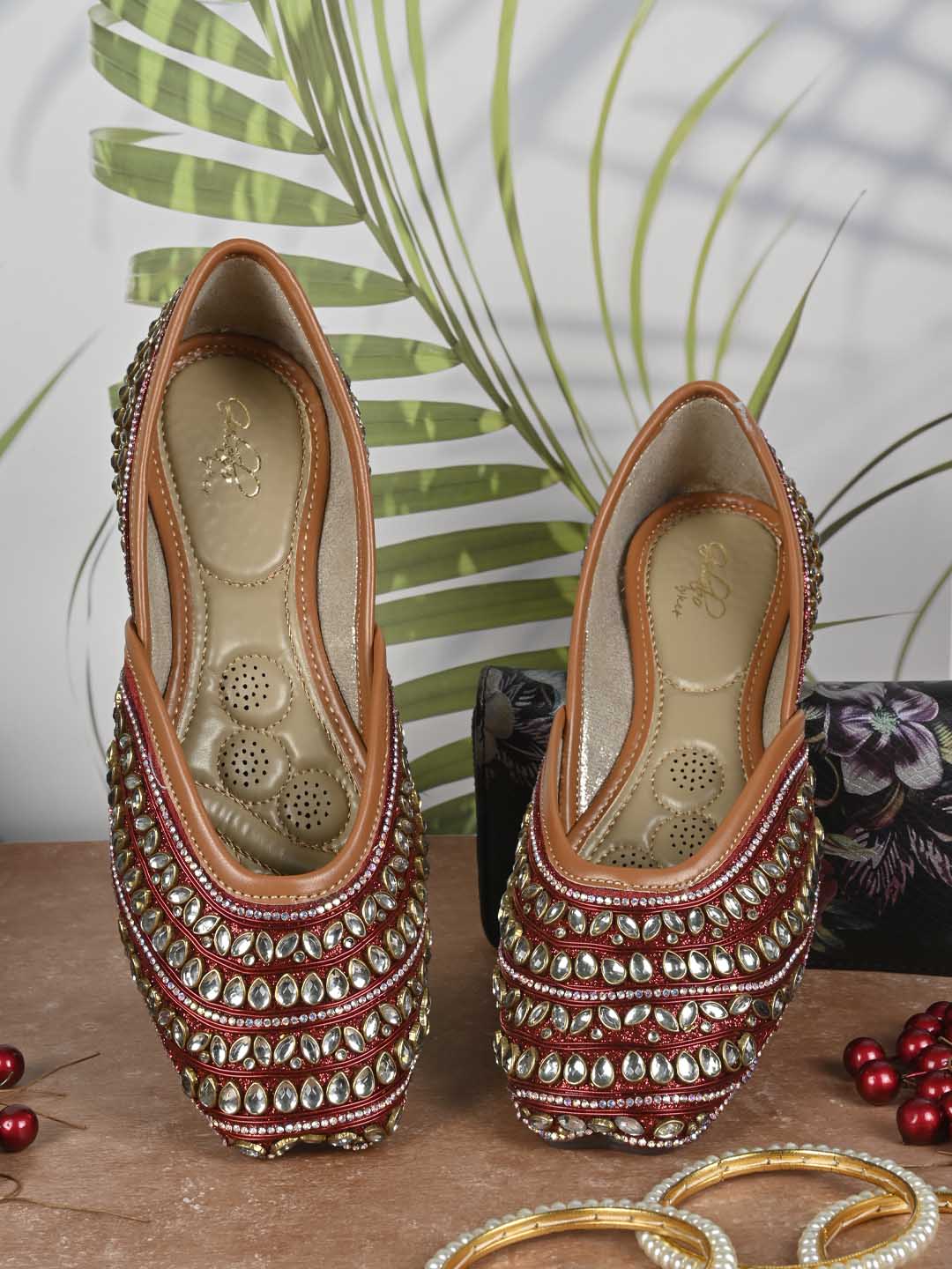 Women, Women Footwear, Maroon Mojaris