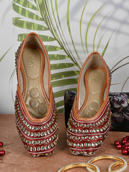 Women, Women Footwear, Maroon Mojaris