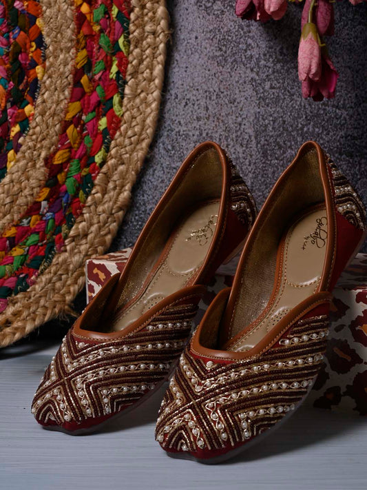 Women, Women Footwear, Maroon Mojaris