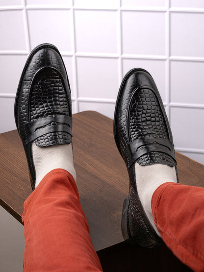 Men Black Textured Loafers